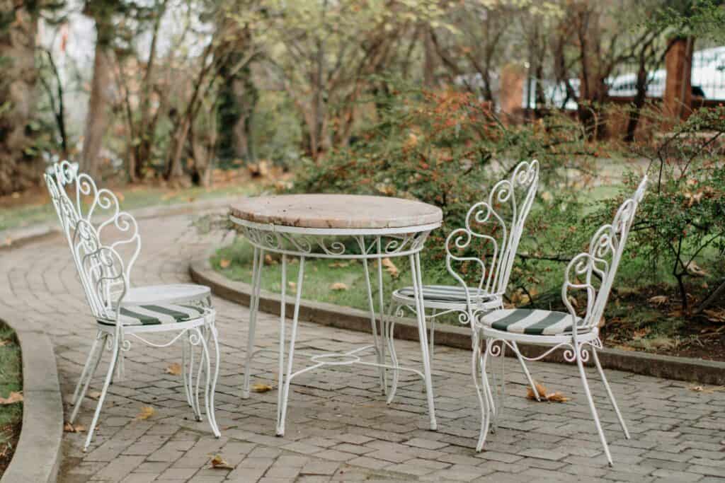 Empty table and chairs in a large park